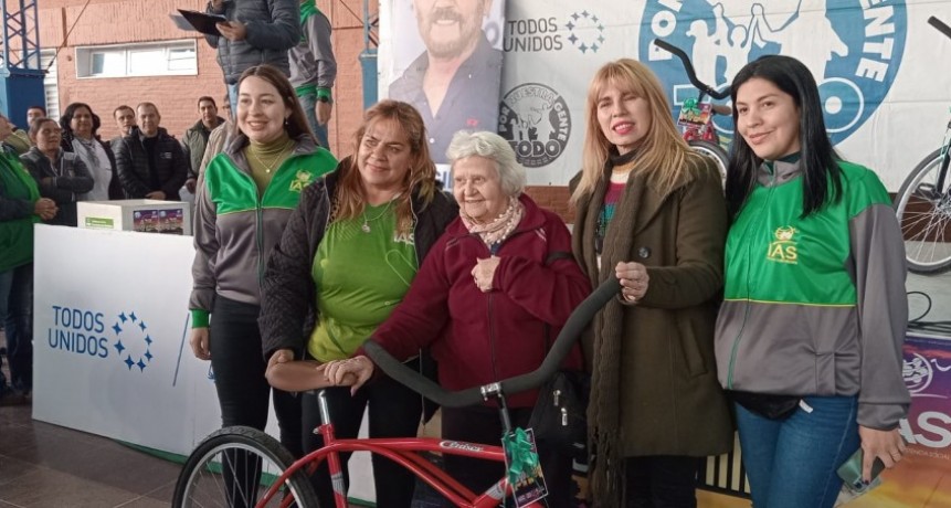 Gran participación de las familias al bingo organizado por el IAS