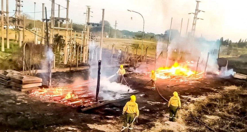 Un incendio de pastizal provocó la destrucción de 300 postes de REFSA