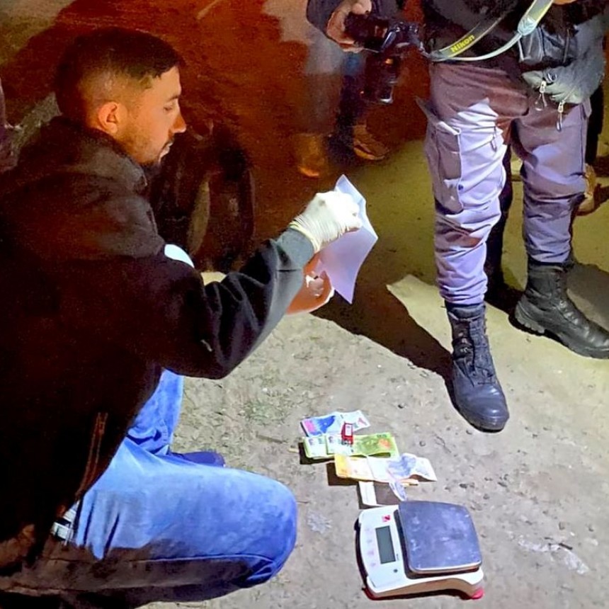 Detuvieron a tres sujetos y retuvieron a un adolescente con droga