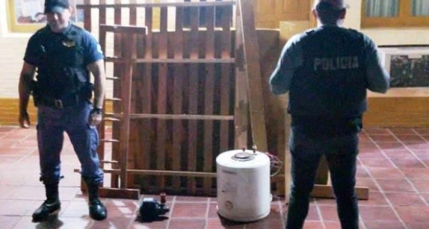 Detuvieron a dos sujetos y recuperaron objetos robados de una casa deshabitada