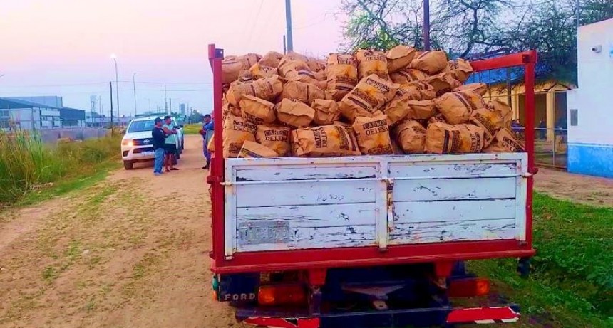 Secuestran 350 paquetes de carbón vegetal