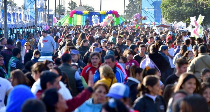 Con un gran festival, el Gobierno provincial agasajó a la niñez