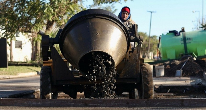 LA COMUNA ACENTÚA OBRAS DE BACHEO EN DIVERSAS ARTERIAS PAVIMENTADAS 