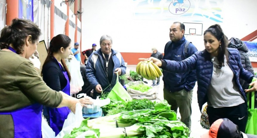 Las familias siguen eligiendo las ferias del PAIPPA para realizar sus compras de frutas y verduras