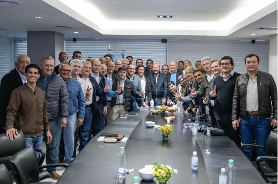 Insfrán se reunió con intendentes y presidentes de comisiones de fomento