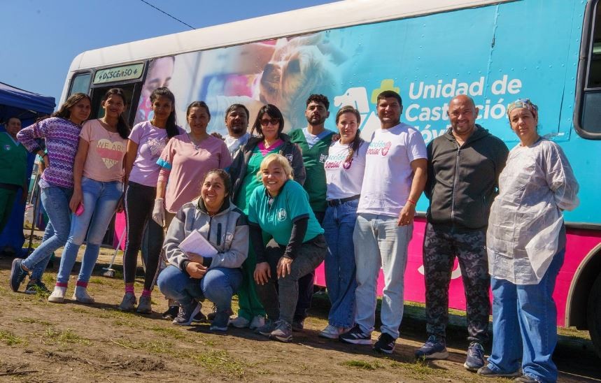 Vecinos del barrio 28 de Junio fueron beneficiados con los servicios que brinda el Castramóvil Municipal
