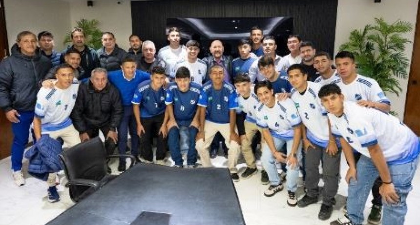 Insfrán recibió al equipo que representará a Formosa en la Copa País