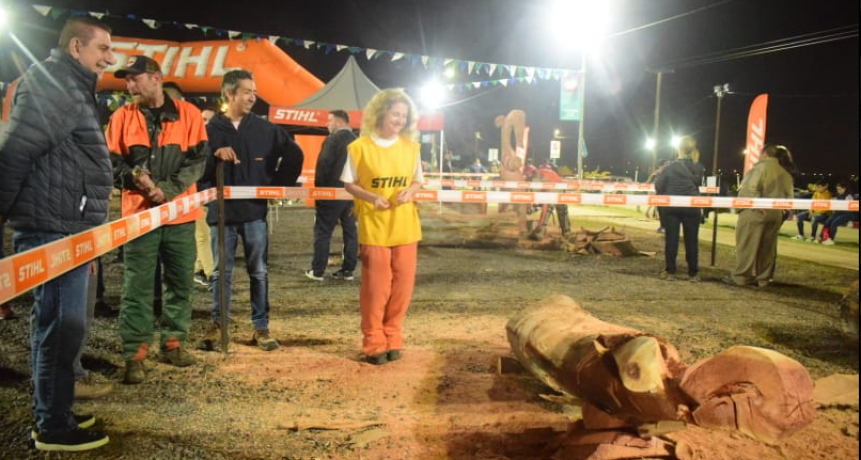 El Intendente Jofré estuvo en la apertura del Campeonato Nacional del Tallado en Madera con Motosierra