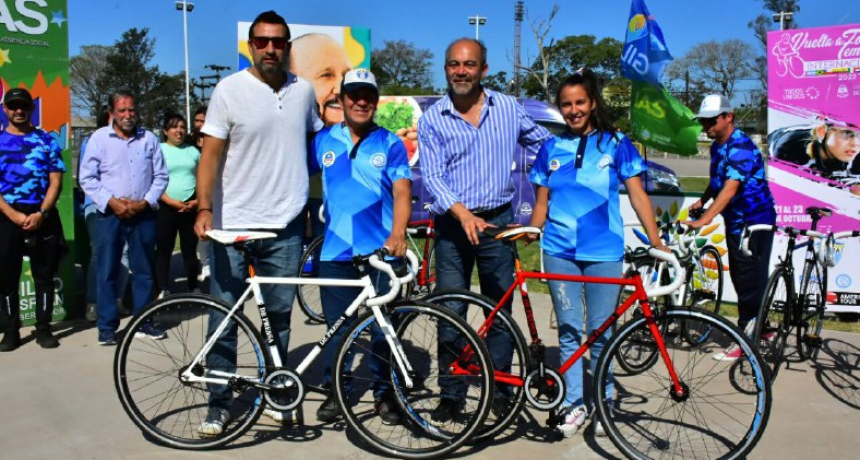 El gobierno provincial entregó siete rodados a la Escuela de Ciclismo