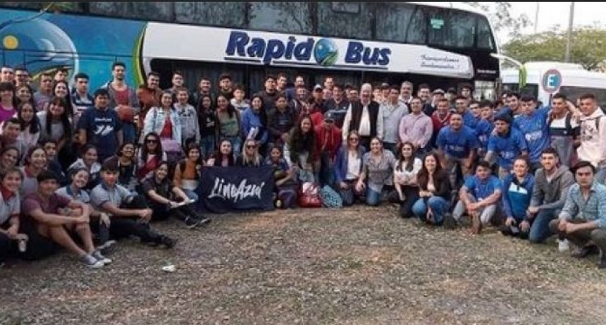 Partió hacia Misiones la delegación de estudiantes que representará a la UNaF en los JUAR