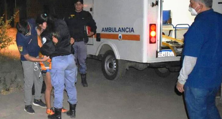 Bomberos salvaron a una adolescente que quiso arrojarse de las alturas de un tanque