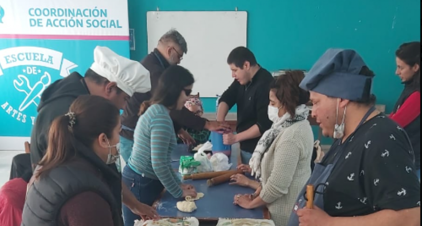 Grupo de no videntes avanzan en sus conocimientos en el curso de panadería