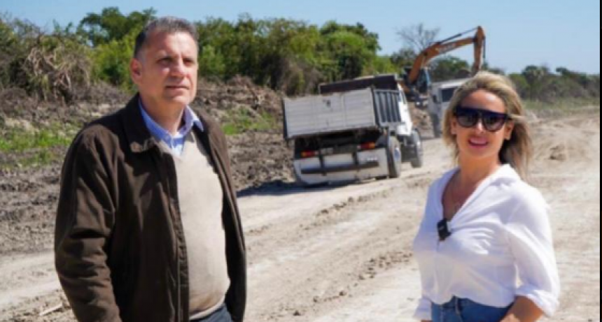 El director de Vialidad Provincial, Javier Caffa y la Concejal Petu Argañaraz recorrieron los avances de las obras de autovía en la Rotonda de la Virgen