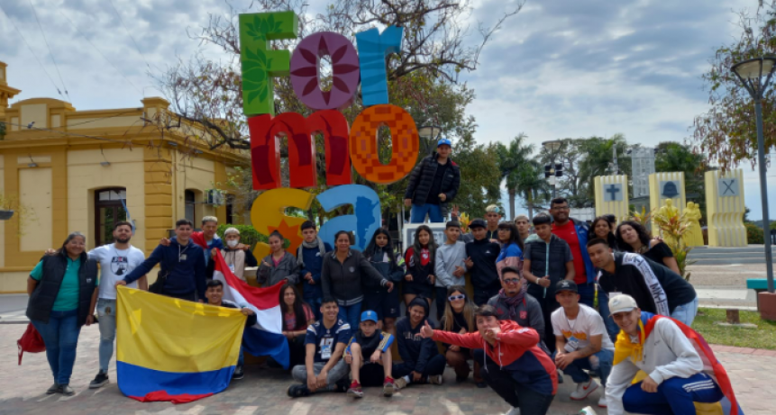 Grupo de jóvenes de otras provincias y extranjeros quedó maravillado con la belleza de la ciudad