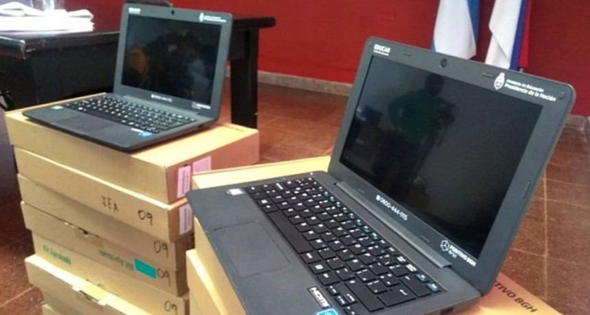 Estudiantes de la EPES N° 87 recibieron las netbooks de Conectar Igualdad