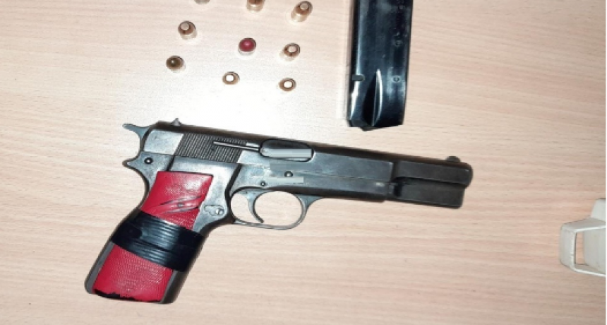 La Policía detuvo a un hombre y secuestró en su poder un arma de fuego y proyectiles
