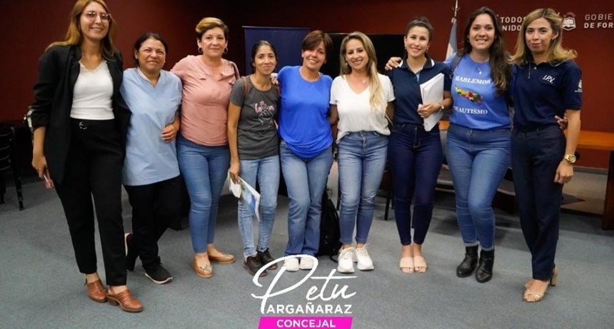 Acompañamos al equipo de profesionales del IPV en la reunión que mantuvieron con familias de niños y niñas con autismo.