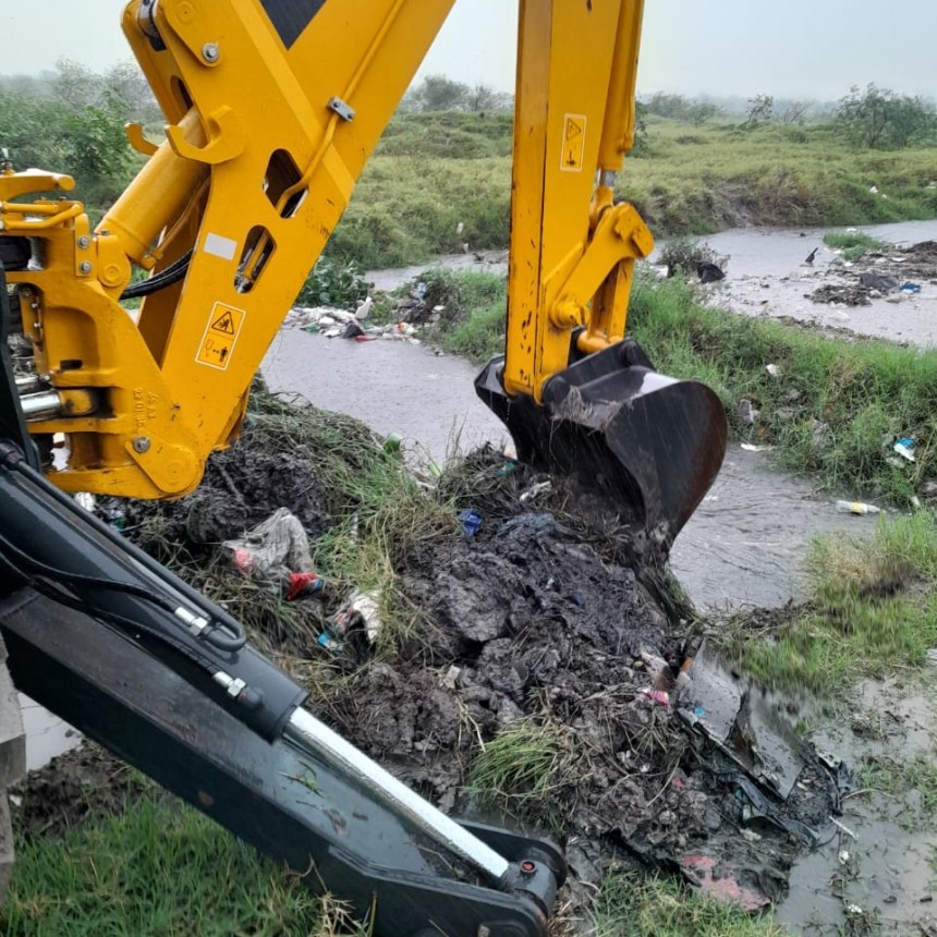 Firme intervención del municipio para el control y desobstrucción del drenaje urbano