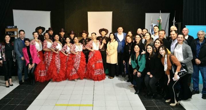 El intendente Jorge Jofré presidió acto por el Dia del Inmigrante en el Centro Cultural Municipal