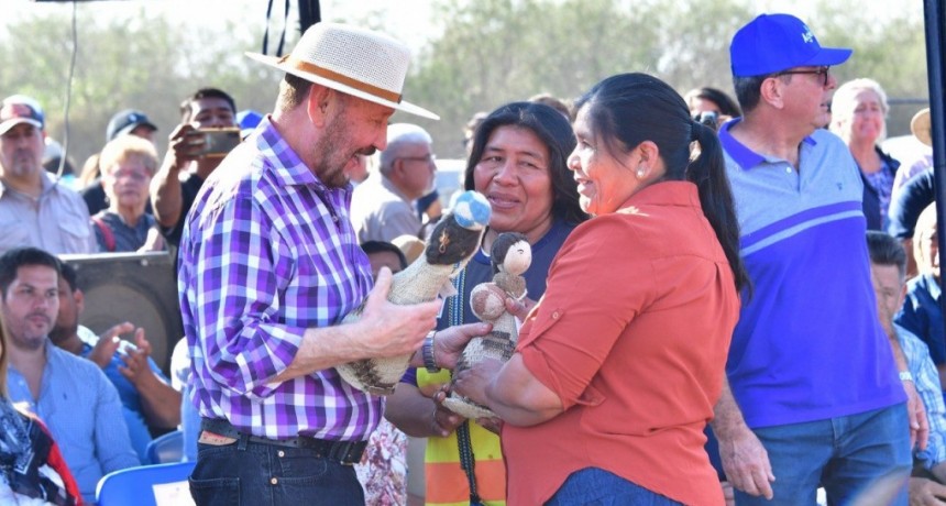 Insfrán saludó a las mujeres indígenas de la provincia en su día