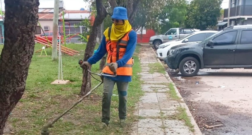 Los espacios verdes de la ciudad se ponen a punto con acciones de la comuna