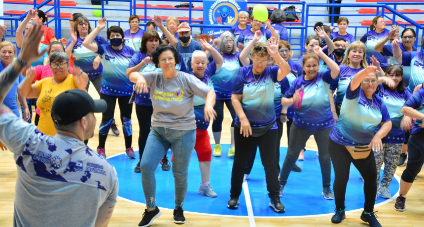Más de 100 personas asisten al gimnasio terapéutico del Estadio Cincuentenario