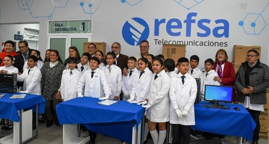 Entregaron equipamiento informático a tres escuelas en la zona del Centro de Inclusión Digital del Lote 111