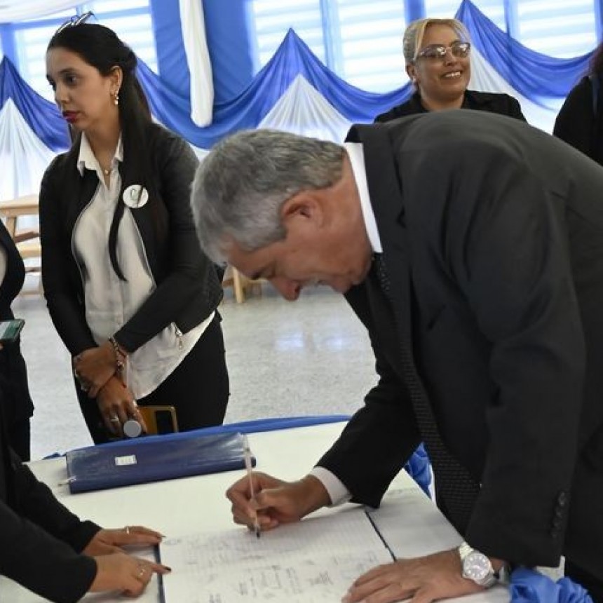 Inauguración de la Escuela de Jardín de Infantes N° 23 en el barrio Mbiguá