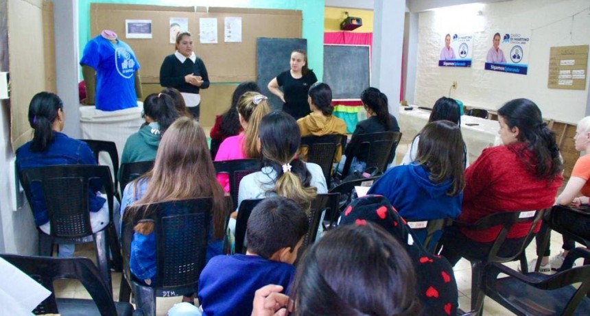 Laburo por mi barrio: Arrancó el curso de maquillaje
