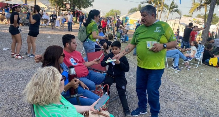 El tradicional bingo familiar del IAS se trasladó a la Fiesta del Pomelo y fue un éxito