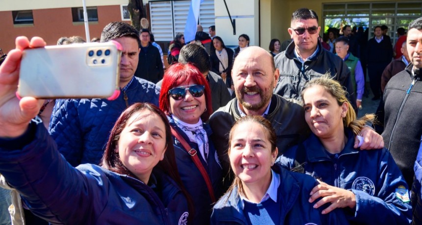 Insfrán saludó a las y los profesores, psicopedagogos y empleados públicos en su día