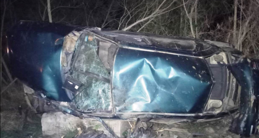 Un despiste y vuelco terminó con dos lesionados graves