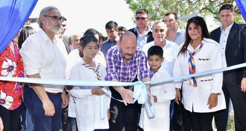 Con la inauguración de dos escuelas en Laguna Yema, Insfrán llegó a la obra educativa 1497