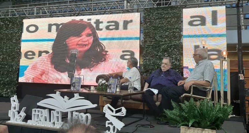 Eduardo Valdés presentó su libro sobre lawfare “Objetivo Cristina” en la XXI Feria del Libro