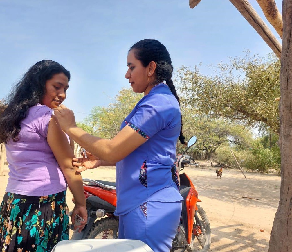 En la comunidad Lote 8 se realizó una productiva jornada de vacunación en terreno