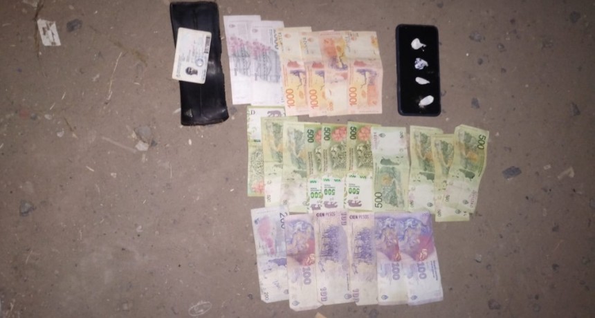 Detienen a un dealer y secuestran seis envoltorios de cocaína