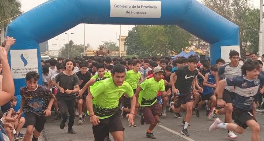 Mes del Estudiante: Con la participación de más 350 jóvenes en la maratón estudiantil iniciaron los festejos