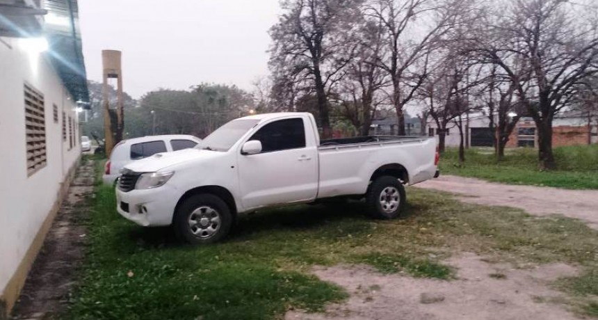 La Policía secuestró una camioneta que se dio a la fuga luego de embestir a una motociclista