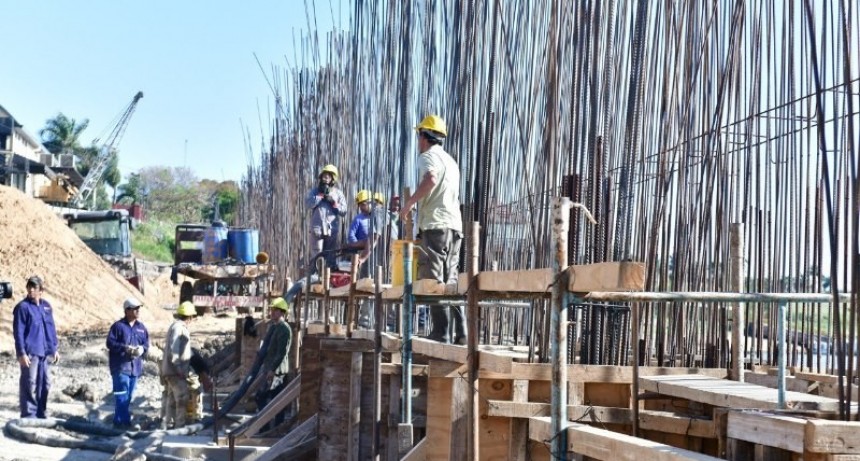 La construcción del muro de contención de costas superó el 50% de avance