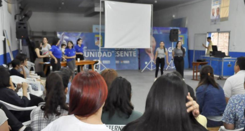 Realizan una charla a estudiantes universitarios sobre la prevención del suicidio