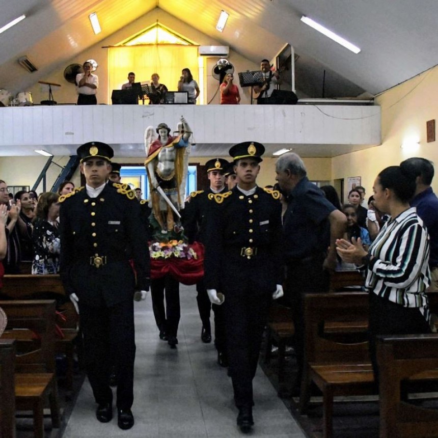 La Policía provincial celebró la fiesta de su santo patrono
