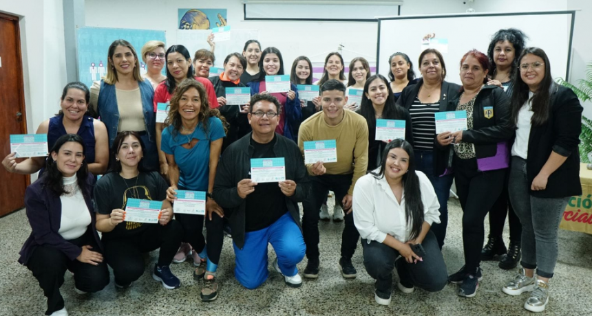 LA ESCUELA MUNICIPAL DE FORMACIÓN POPULAR EN GÉNERO ENTREGÓ SUS CERTIFICADOS A LOS NUEVOS PROMOTORES