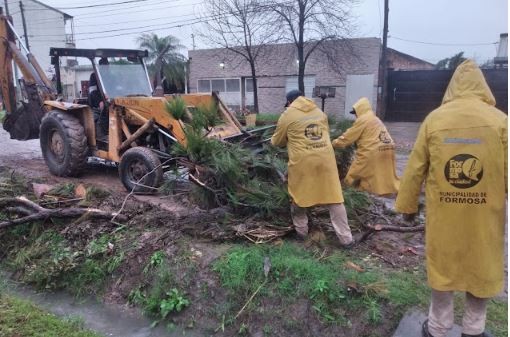 La Municipalidad se desplazó a distintos sectores para evitar obstrucciones a causa de la lluvia