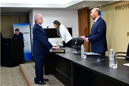 Insfrán tomó juramento a la nueva Constitución Provincial a las autoridades del Poder Ejecutivo