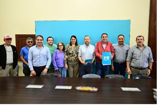 Jofré firmó convenio con “ZL Auto” para facilitar la renovación de las unidades destinadas al servicio de remises
