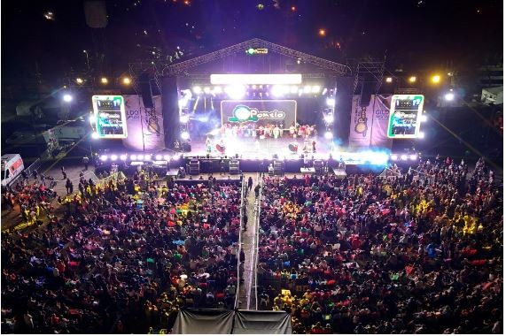 Más de 180 mil personas en la noche del festival de la Fiesta Nacional del Pomelo