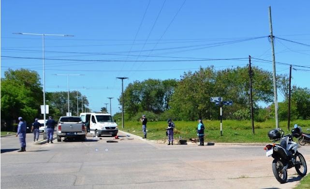 Una motociclista murió tras una colisión con una camioneta