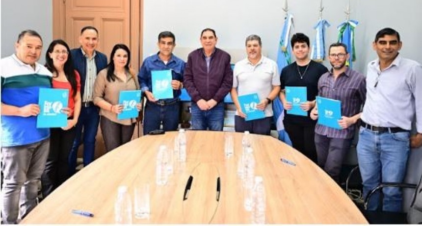 Jofré firmó convenios para realizar diversas obras con la modalidad de financiamiento compartido