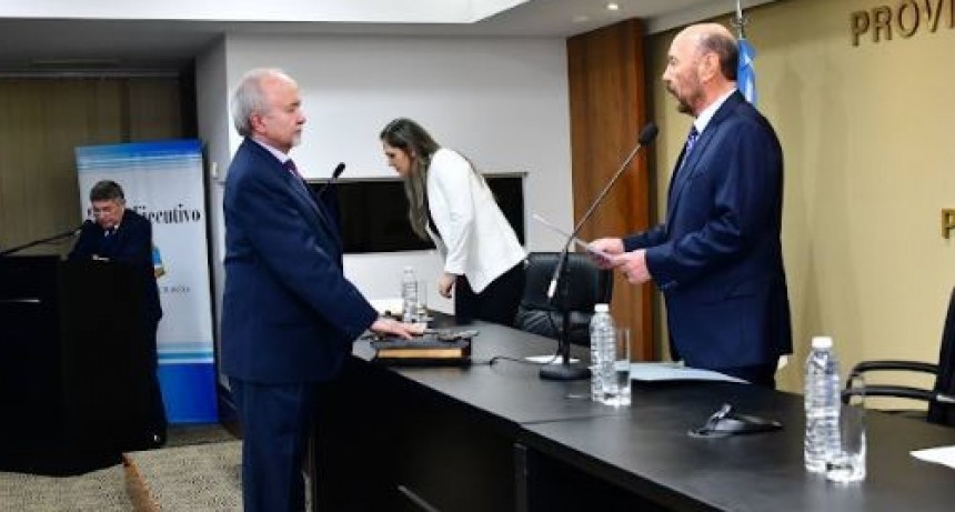 Insfrán tomó juramento a la nueva Constitución Provincial a las autoridades del Poder Ejecutivo