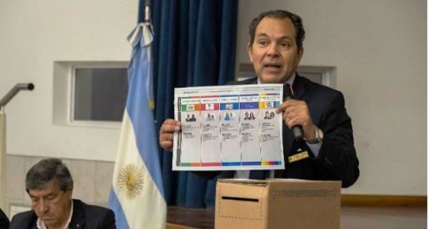 Autoridades de la Dirección Nacional Electoral brindaron una capacitación sobre la Boleta Única Papel